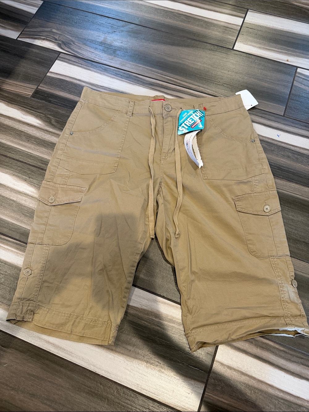 UNIONBAY Women's Stretch Cargo Shorts in Khaki